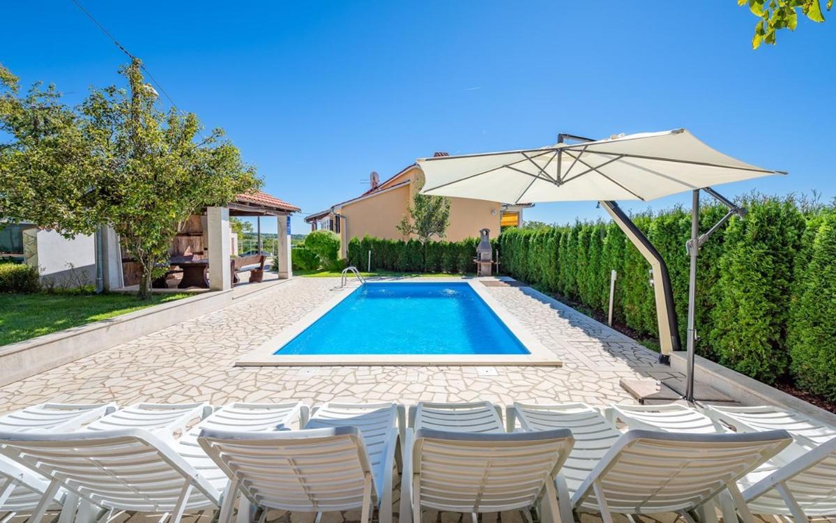 Villa Semy بازين المظهر الخارجي الصورة