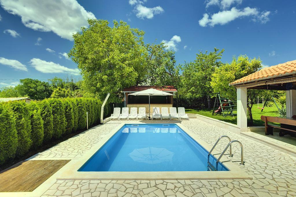 Villa Semy بازين المظهر الخارجي الصورة